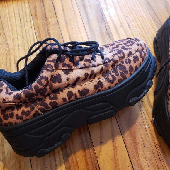 New F21 platform sneaker(9) - Picture 1 of 8